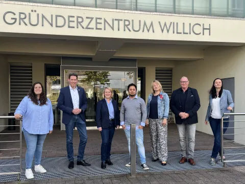 Team Wifö 2024 vor Gründerzentrum  