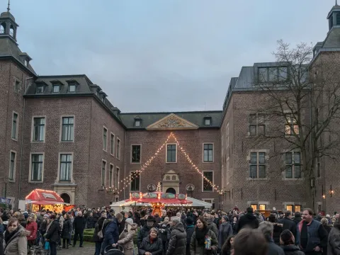 Weihnachtsmarkt Schloss Neersen 