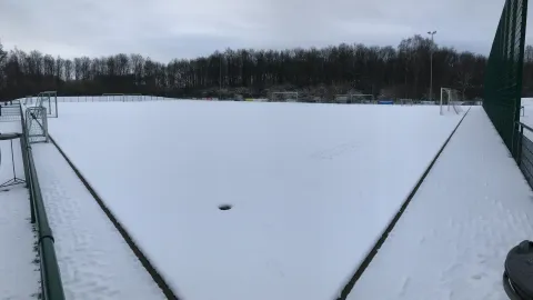 Sportplatz eingeschneit 