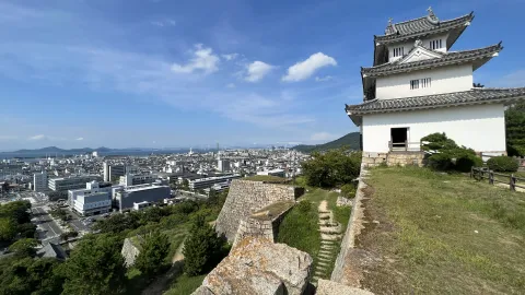 Blick auf die Burg Marugames