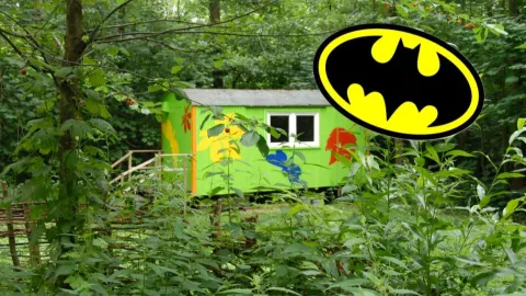 Elu Bauwagen mit Batman-Signet 